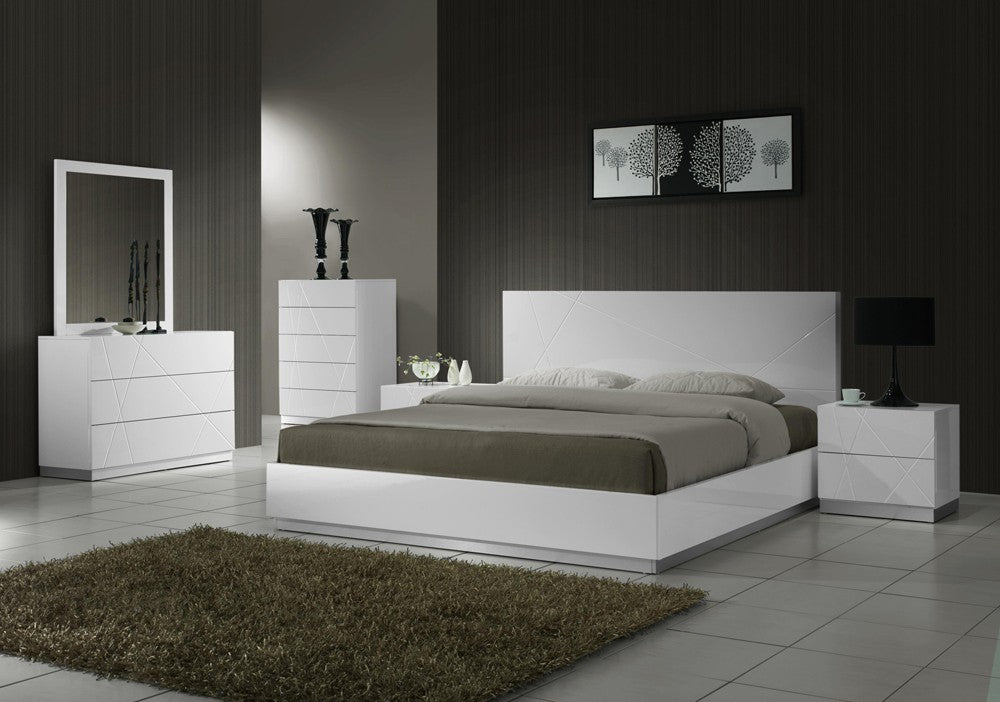 Naila White Lacquered Bedroom Collection